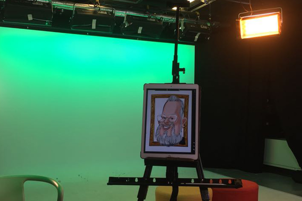 Caricaturiste Abel Dan dans les studios de RTL TVI pour faire les caricatures des participants à l'émission L'amour est dans le pré