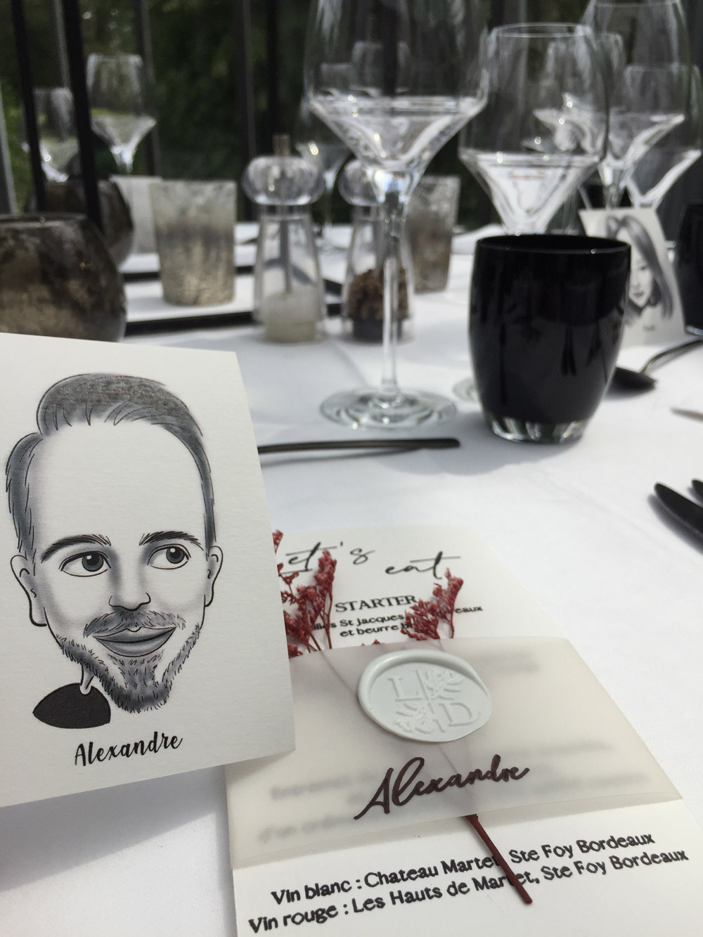 Nominette personnalisée avec la caricature d'un invité au mariage. La cliente a commandé ces nominettes personnalisées pour ses invités